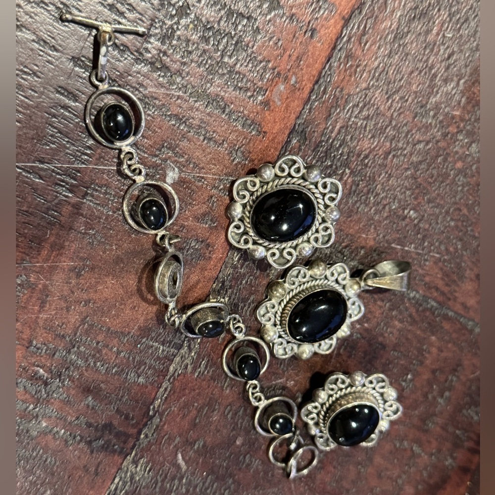 Elegant Black and Silver Jewelry Set